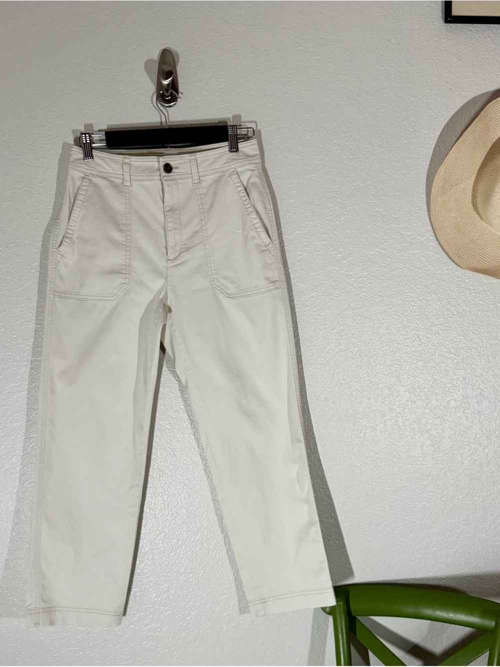 GAP Girlfriend Khaki Pants Size 4 Light Beige Cropped Straight Leg Chino
